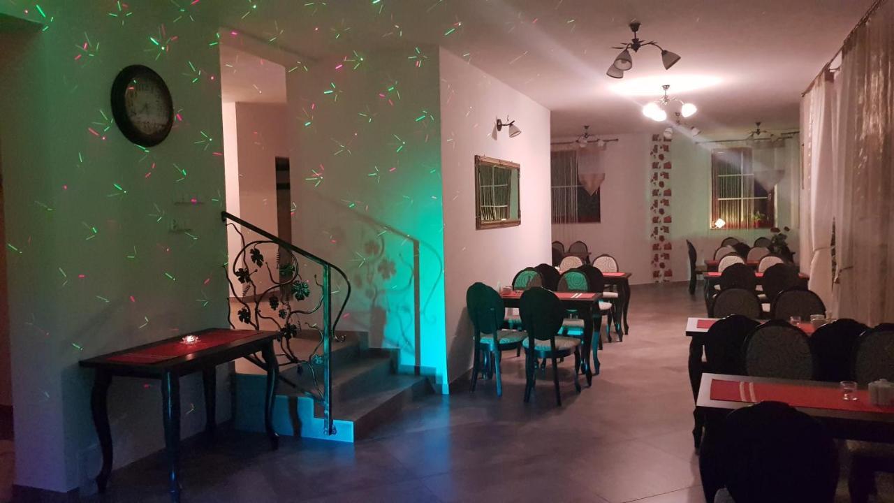 Potok 5 Hotel Zloczew Exterior foto